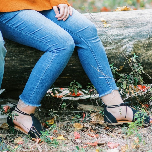 Universal Thread Sandals - Picture 4 of 4